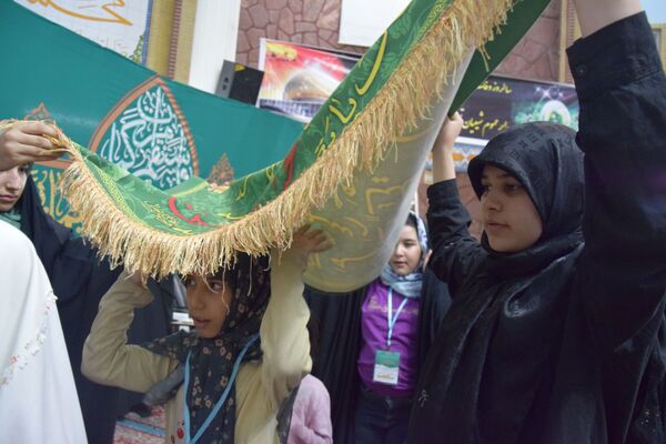 اعتکاف دانش‌آموزی در مسجد جامع امام حسین(ع) ناحیه یک کرج 