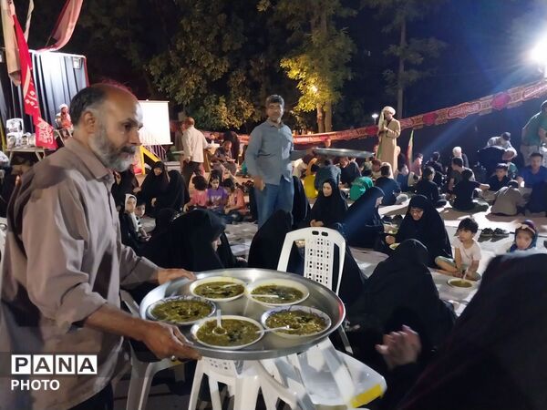 گرامیداشت چهلمین روز تدفین آقای شهید ایران و برگزاری مراسم شب شهادت امام حسن عسکری(ع) با حضور ۸۰۰ نفر
