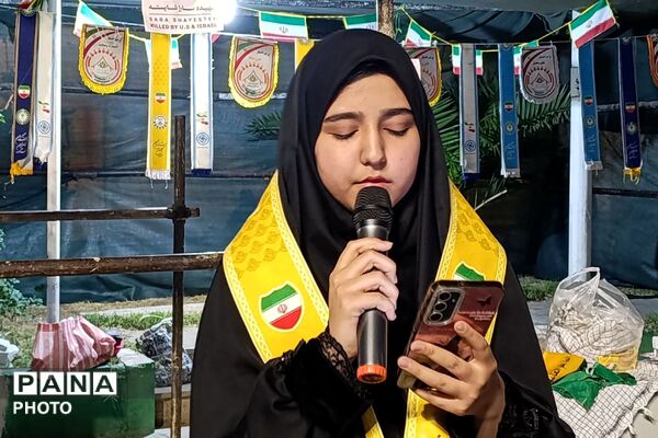 دبیرستان دخترانه ولایت در غرفه شهدای دانش‌آموز ورامین 
