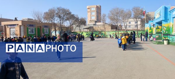 برگزاری مسابقات طناب کشی در مدرسه مبین شهرستان شیروان