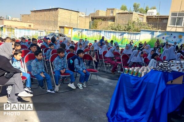 جشن شکوفه ها در دبستان مهران پیشوا