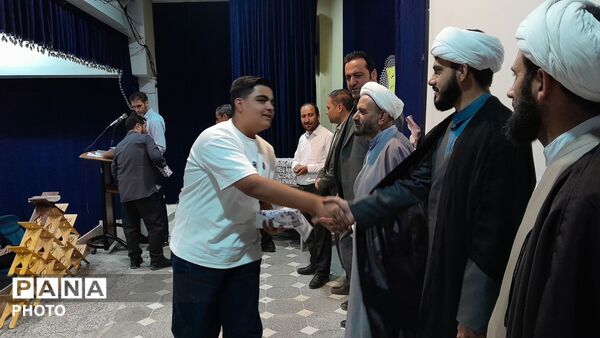 تجلیل از فعالان و برگزیدگان مسابقات قرآنی درگزین