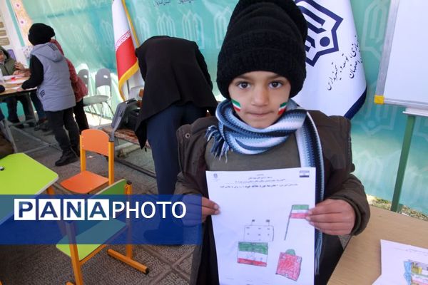 بازدید مدیرکل آموزش و پرورش از غرفه اداره‌کل نوسازی مدارس استان اصفهان در راهپیمایی 22 بهمن