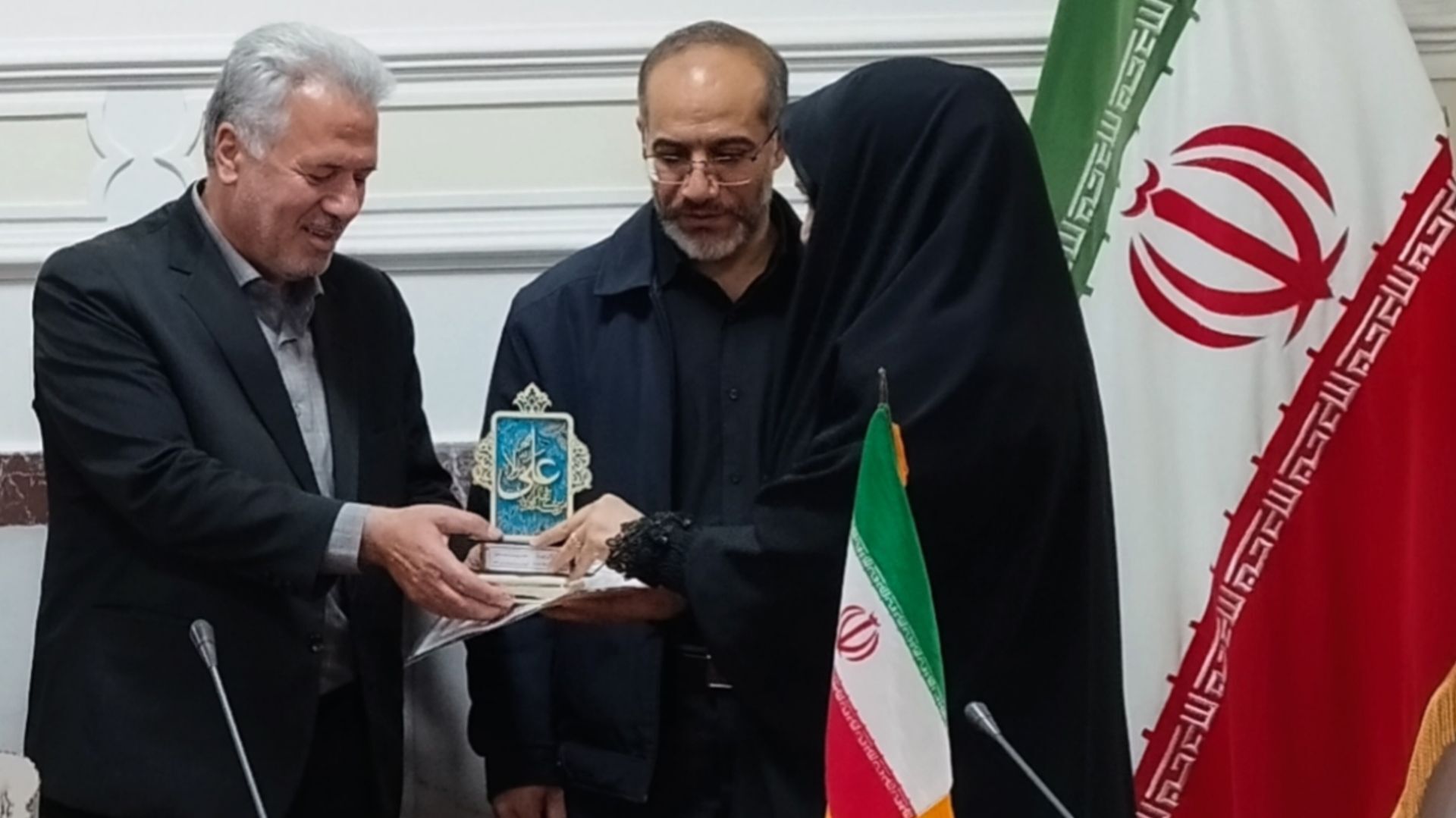 تجلیل از خادمان ساحت قرآن و عترت در آموزش و پرورش شهرستان اسکو