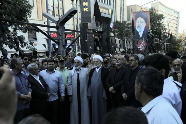 همدلی مردم و مسئولان در ادای احترام به شهدای‌خدمت