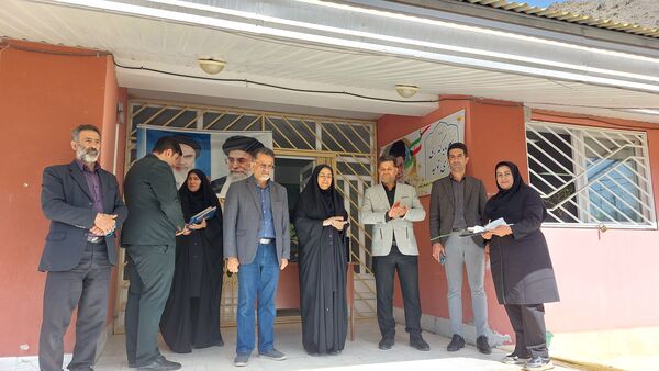 نواخته شدن زنگ سپاس معلم در دبیرستان زینبیه بلده