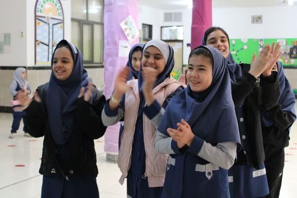 صبحگاه شاد مدارس دخترانه استان اصفهان در قالب طرح «نوجوان شاد ایرانی (نشا)»