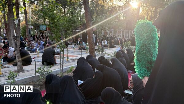 نوای عرفه در کنار شهدا