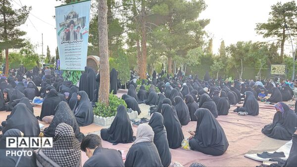 اصفهان غروب عرفه را با عطر دعا نفس کشید