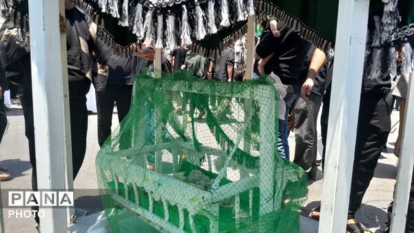 قافله عزاداری ظهر تاسوعا به یاد علمدار کربلا