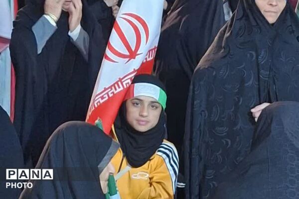 طنین حضور مردمی در فیروزکوه؛ میدان معلم میزبان میز خدمت و مطالبه‌گری شهروندان