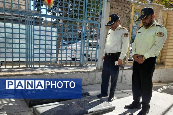 غبارروبی مزار شهدا در امام زاده حسن(ع) نسیم‌شهر