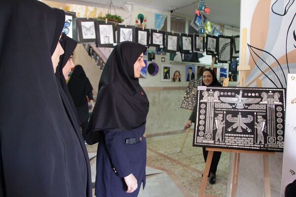 جشنواره هفته مشاغل در هنرستان تقوی پیشگان بهارستان۲