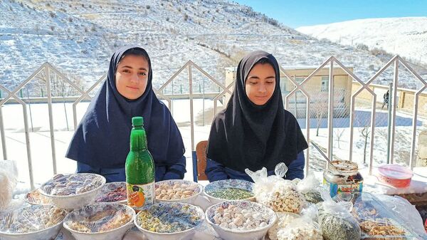 بازارچه کسب و کار دانش‌آموزی مدرسه الزهرا شهرستان مارگون