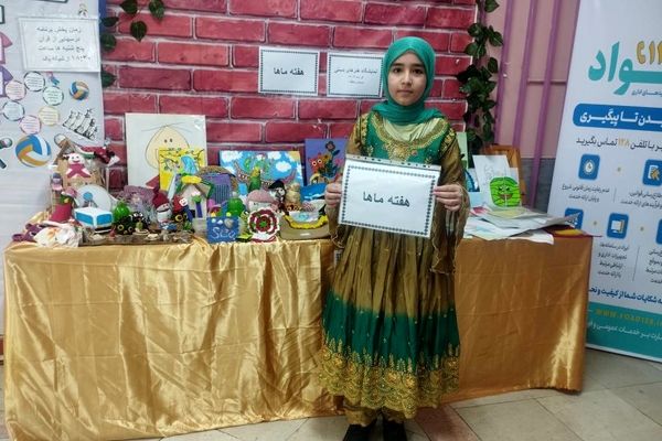 نمایشگاه «هفته ماها» در مدرسه حافظ ۱ منطقه ۱۵ میزبان آثار هنری دانش‌آموزان بود