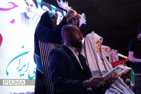 جشن ازدواج ۱۴ زوج جوان در میدان معلم شیراز - 2