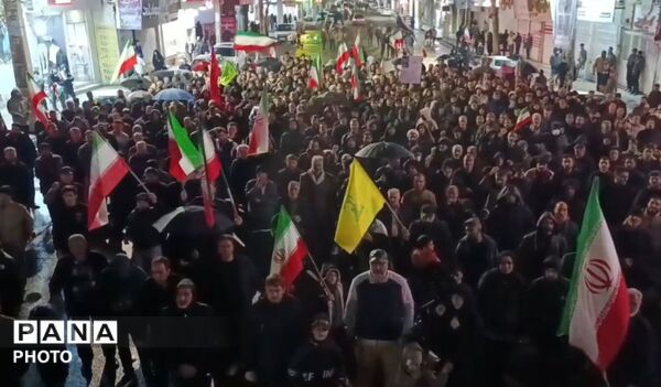 حضور پرشور مردم شهرستان فردیس در خیابان‌ها برای بیعت با رهبر انقلاب