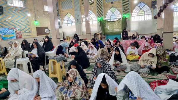 مراسم معنوی اعتکاف دانش‌آموزی در مسجد امام خمینی(ره)