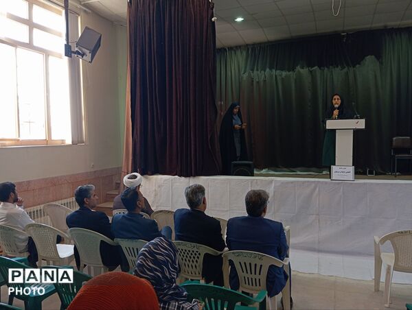  جلسه انجمن اولیا در دبیرستان نمونه اندیشه