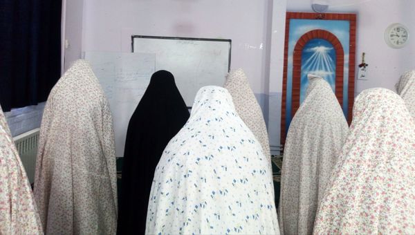 نواختن زنگ مهر و زنگ نماز و ایثار و شهادت در دبیرستان فاطمیه