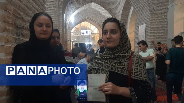 حضور مردم ولایتمدار نیشابور پای صندوق‌های رای