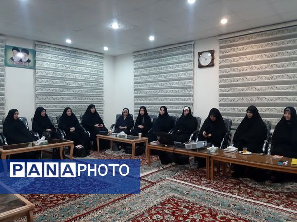 کارگاه آموزشی زنان آگاه در زیارتگاه شهید آیت الله مدرس(ره) کاشمر
