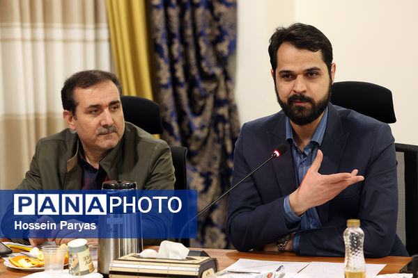 نشست اعضای شورای اندیشه‌ورز اوقات فراغت دانش‌آموزان