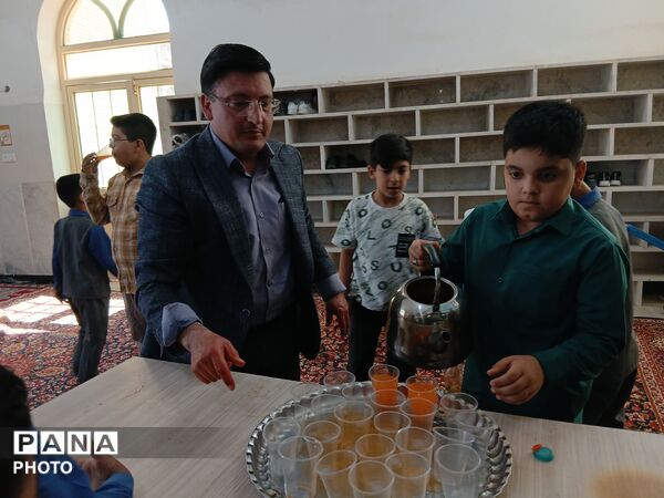 حضور مدیر آموزش و پرورش مه‌ولات در تریبون نماز جمعه