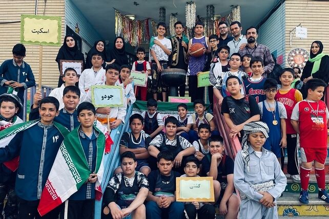 هنرنمایی دانش‌آموزان مدارس شهرری در افتتاحیه المپیاد ورزشی درون مدرسه‌ای 