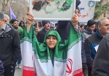 ۲۲ بهمن  صحنه حضور مردم؛ از کودکان پرشمار تا روایت‌های میانسالان