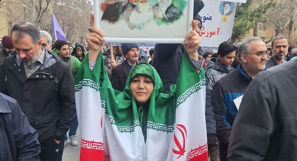 ۲۲ بهمن  صحنه حضور مردم؛ از کودکان پرشمار تا روایت‌های میانسالان