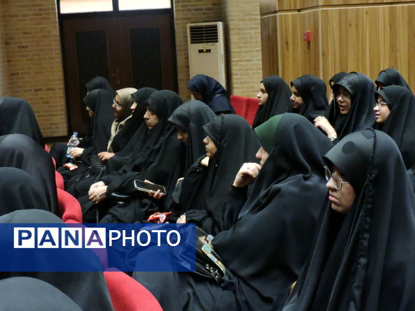 دیدار حجت‌الاسلام قمی با جمعی از دانش‌آموزان و نوجوانان استان یزد