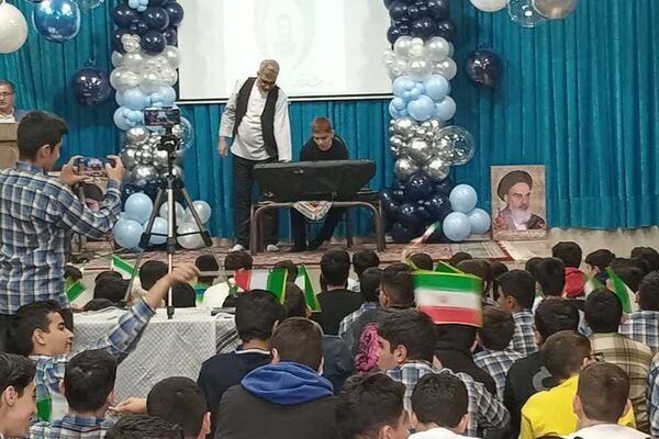آیینی از معنویت، ایثار و دانش در دبیرستان شاهد شهید احمد کاظمی