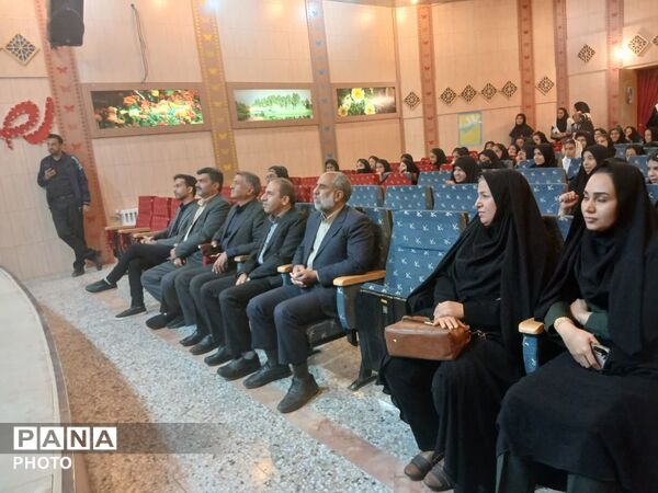  پرچم‌داری نوجوانان مروست در اختتامیه «طرح مانا»