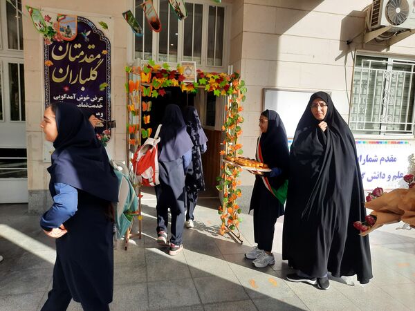 طلوعی تازه برای دانش‌آموزان دبیرستان مصلی نژاد حضرت زهرا در اول مهر