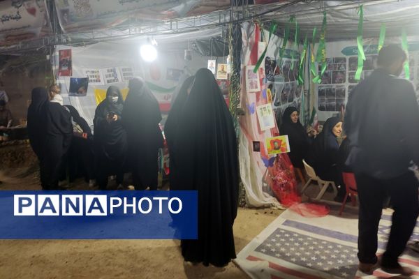 نمایشگاهی برا آشنایی با شهیدان