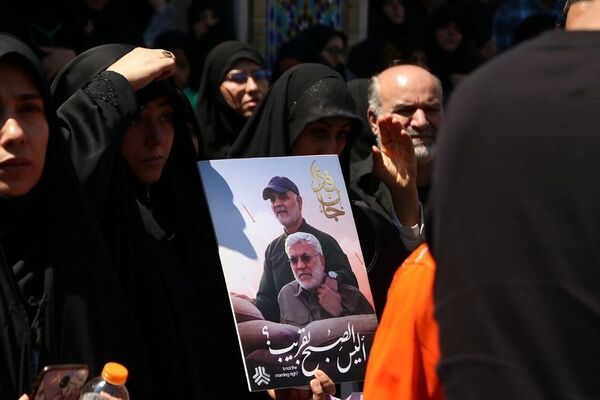 وداع با پیکر مطهر شهید حسین امیرعبدالهیان در شهرستان ری