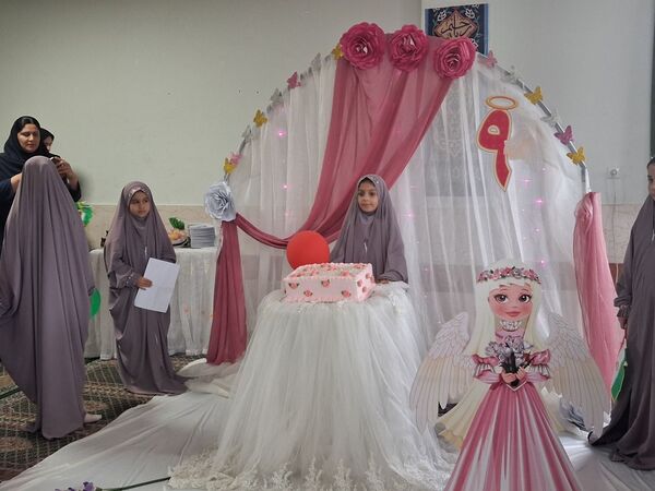جشن تکلیف نمادی از عشق و علاقه در دبستان فاطمه‌الزهرا