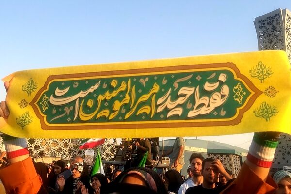 قلب هایی مملو از عشق به ولایت در تهران