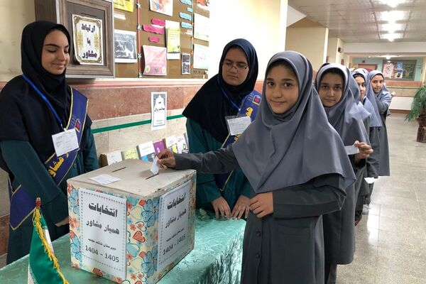 برگزاری انتخابات همیار مشاور در آموزشگاه شاهد نجمه ناحیه دو شهرری 