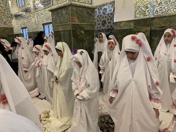 جشن تکلیف دانش آموزان دختر در حرم حضرت زینب (س)