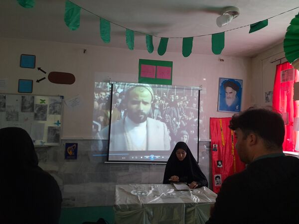افتتاح نمایشگاه مدرسه انقلاب دبیرستان آسیه پیش قلعه 