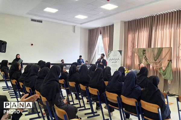 حضور دانش‌آموزان مدارس هنرمندان ری و کوثر شهرری در جشن ولادت حضرت زینب (س)