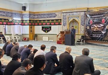 طنین زیارت عاشورا در روز دوم محرم در اداره‌کل آموزش‌وپرورش فارس