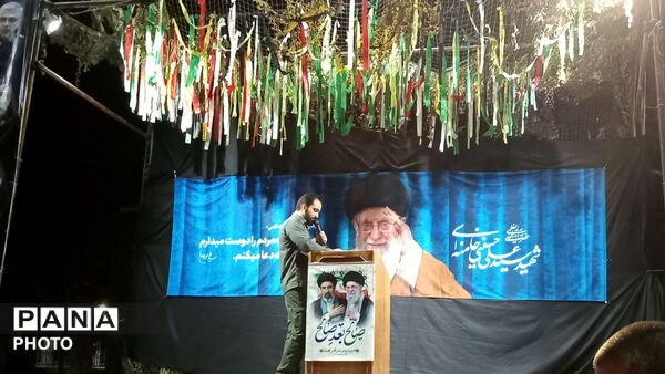 تجمع مردم شهر فردوسیه در دهه امامت در کنار شهدای گمنام