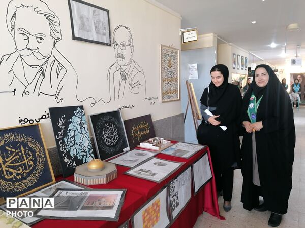 افتتاح نمایشگاه دست سازه‌های هنری در هفته مشاغل