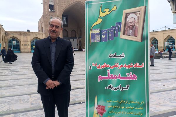 میز خدمت اداره آموزش وپرورش نیشابور در نماز جمعه 