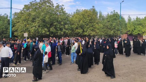 گام‌ های پر نشاط خانواده‌ های سلسله در همایش پیاده‌ روی خانوادگی