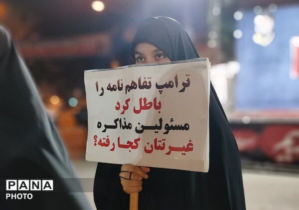 مردم ولایتمدار بناب با حضور با شکوه در تجمعات شبانه در تجدید بیعت با رهبر معظم انقلاب، وحدت ملی را به نمایش گذاشتند.