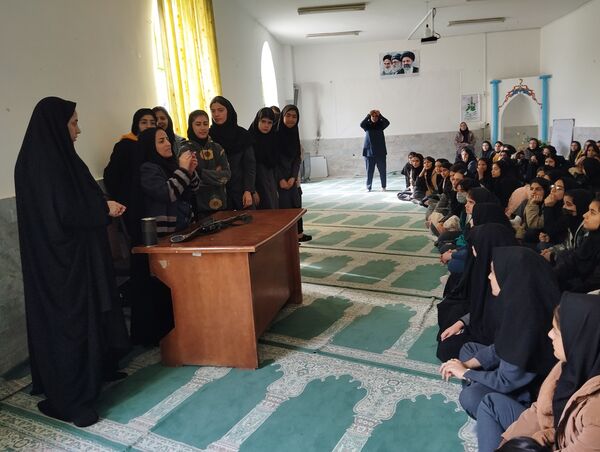 آموزش آمادگی دفاعی در سطح مدارس شهر آشخانه